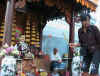 clique sur madame Penh (assise)